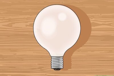 How to Make an Hourglass Clock Out of Light Bulbs