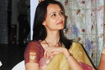 Amala makes comeback with 'Life Is Beautiful'