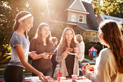 Study Says A Positive Neighbour Helps If Teens Don’t Have A Strong Mother-Child Bond