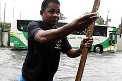 80 dead as powerful typhoon batters Philippines