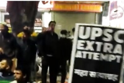 UPSC Aspirants Hold Protests Demanding Extra Attempt to Clear Exam, Detained by Delhi Police