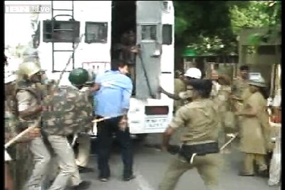 Patna: Power board employees cut supply after clash with police