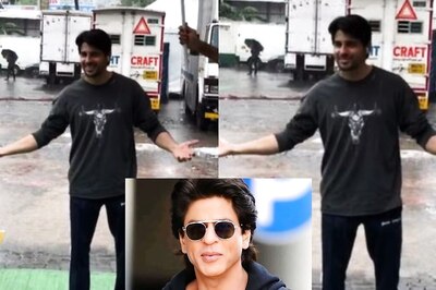 Sidharth Malhotra Pulls Off Shah Rukh Khan's Iconic Pose In Mumbai Rains, Wins Hearts; Watch