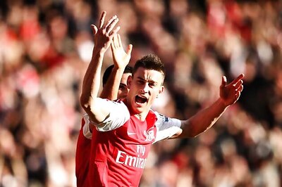 Koscielny commits to new Arsenal contract