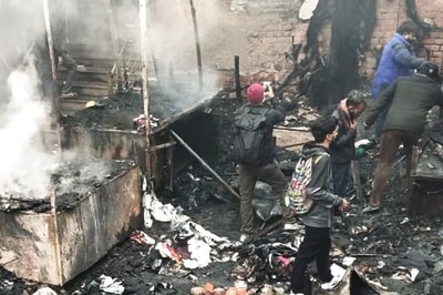 Massive Fire in Delhi's Chandni Chowk Area, At Least 60 Shops Gutted in Blaze