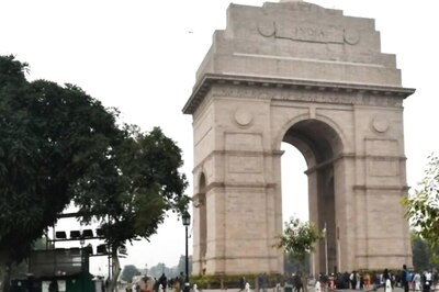 Delhiites Finally Breathe After Smog Capital Witnesses Overnight Showers, Call it 'Dhanteras Blessing'