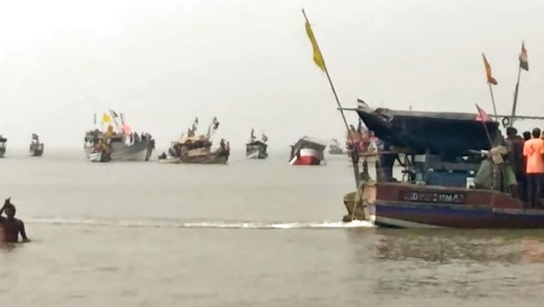 3 Schoolchildren Killed, 32 Rescued After Boat Capsizes in Sea Near Maharashtra's Dahanu