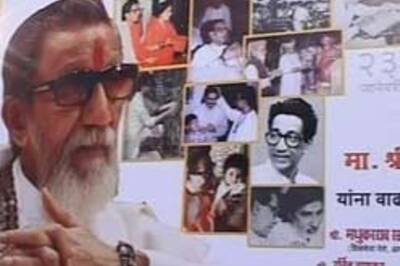 Bal Thackeray passes on the baton to Uddhav