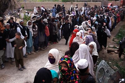 Pak SC Asks Government to Remove Top Health Advisor for Failure to Tackle COVID-19 Crisis