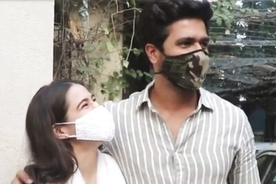 Sara Ali Khan Can't Control Laughter As Paps Ask Vicky Kaushal About Wedding With Katrina Kaif; Watch