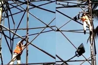 WATCH: Bengaluru Traffic Cop Risks His Life to Save a Bird, Internet Salutes Him