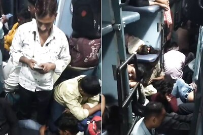 'No Sleep in Sleeper Coach': Video of Ticketless Passengers Sitting on Train's Floor Goes Viral