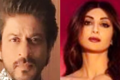 Shah Rukh Khan's Fans Gather Outside Mannat; Shilpa Shetty's Husband Raj Kundra Quits Social Media