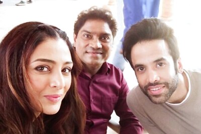 Golmaal Again: Tabu Shares a Selfie With Tusshar Kapoor, Johnny Lever