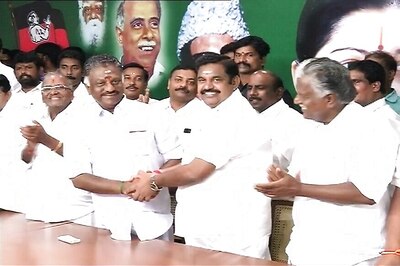 Rift Ahead of RK Nagar Bypoll? O Panneerselvam Loyalists Not Invited to Tamil Nadu CM Edapadi Palaniswami's Event