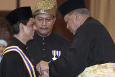 In Pics: Shah Rukh Khan 'Knighted' in Malaysia