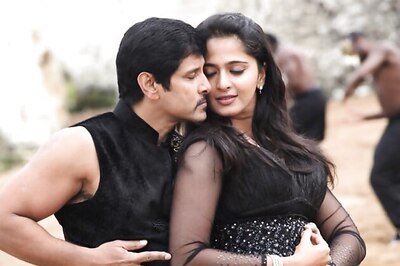 Tamil Review: Vikram completes 'Thaandavam'