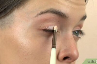 How to Use Liquid Eyeshadow