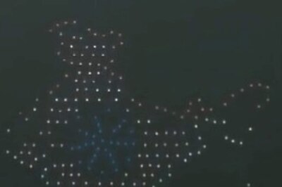 1,000 Made-in-India Drones Grace the Skies of Rashtrapati Bhavan in Different Formations | WATCH