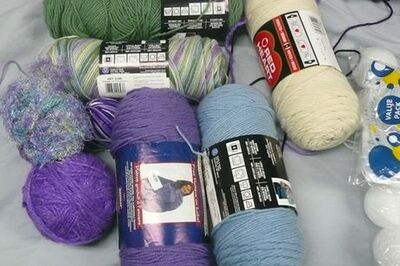 How to Make a Yarn Wreath