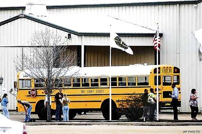 US: Man shoots school bus driver, takes child