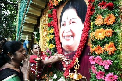 Two Contrasting Versions Deepen Mystery Surrounding Jayalalithaa's Last Days