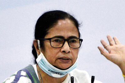 'Return to Public Life Soon': Mamata Prays for Sonia's Recovery