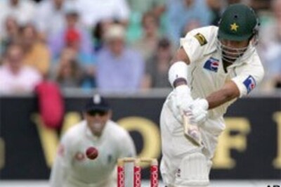 England chase leather, Pak roll on