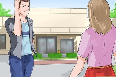 How to Pick Up Girls While Walking Down the Street