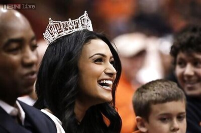 Miss America Nina Davuluri defends student suspended for asking her to prom