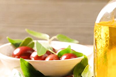 The Amazing Perks of Jojoba Oil for Gorgeous Skin and Hair