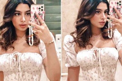 Khushi Kapoor Shares Bathroom Selfie, Sister Janhvi Can’t Resist From Commenting
