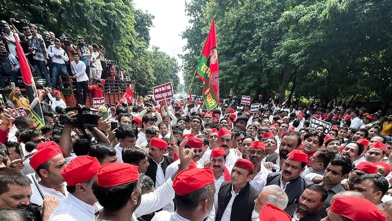 Case Registered Against Unidentified Persons for Unlawful Assembly Outside UP Police Headquarters