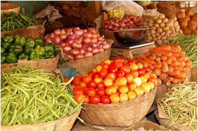 Retail Tomato Prices Surge to Rs 80-85 per kg in Delhi After Tight Supply