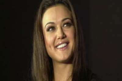 Preity donates Rs 25 lakh KBC prize