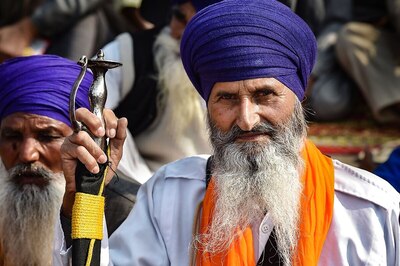 Group of 'Nihangs' from Punjab Joins Farmers Protesting at Delhi's Singhu Border