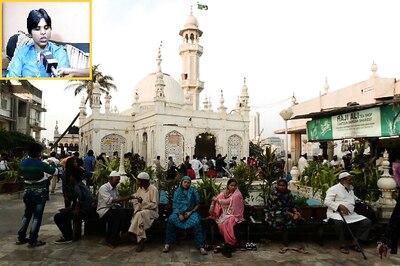 Activist Trupti Desai Set to Enter Mumbai's Haji Ali Dargah Today