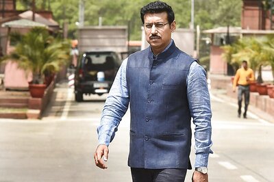 As Child Lifting Rumours Continue to Kill, I&B Minister Rajyavardhan Rathore Says WhatsApp Not Under Govt’s Control