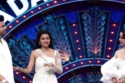 Tejasswi Prakash Complaints to Kangana Ranaut That Karan Kundrra Is Always On Phone, Here’s How He Reacted