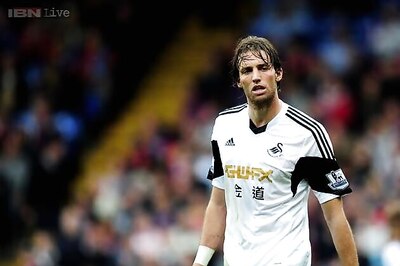 Michu sets Swansea on way to 2-0 win at Palace