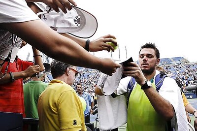 Wawrinka downs Lorenzi in two sets to advance in Topshelf Open