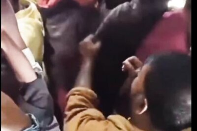 In Viral Video, Man Asks 'Tamil or Hindi', Then Assaults Migrant Workers in Moving Train | WATCH