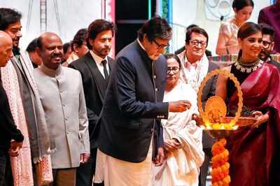 'Pathaan' Song Row Plays Out at Kolkata Int'l Film Festival, Amitabh Bachchan's Comment Kicks Off BJP vs TMC