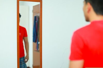 How to Look Like You Are Pulling Your Thumb Off