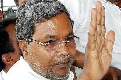 Siddaramaiah cracks whip, decides to return non-Kannada files