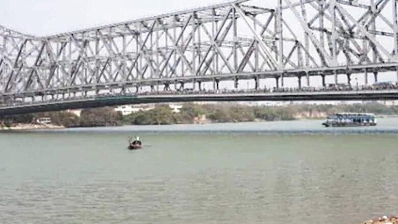 Three Persons Go Missing After High Tide in Hooghly Strikes Nimtala Ghat in Kolkata