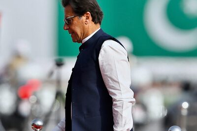 Big Day for Imran Khan: Ahead of No-trust Vote, Pak PM Appeals Youth to Stage 'Peaceful Protests'