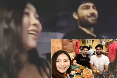 South Korean YouTuber Meets Indian Men Who Came to Her Rescue on Mumbai Street