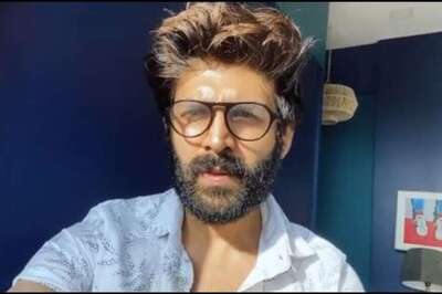Kartik Aaryan's Mother Scolds Him for Asking Money to Upload Their Selfie on Social Media