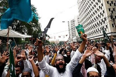 Thousands Protest In Pakistan Over Reprinting Of Mohammad Cartoons In France